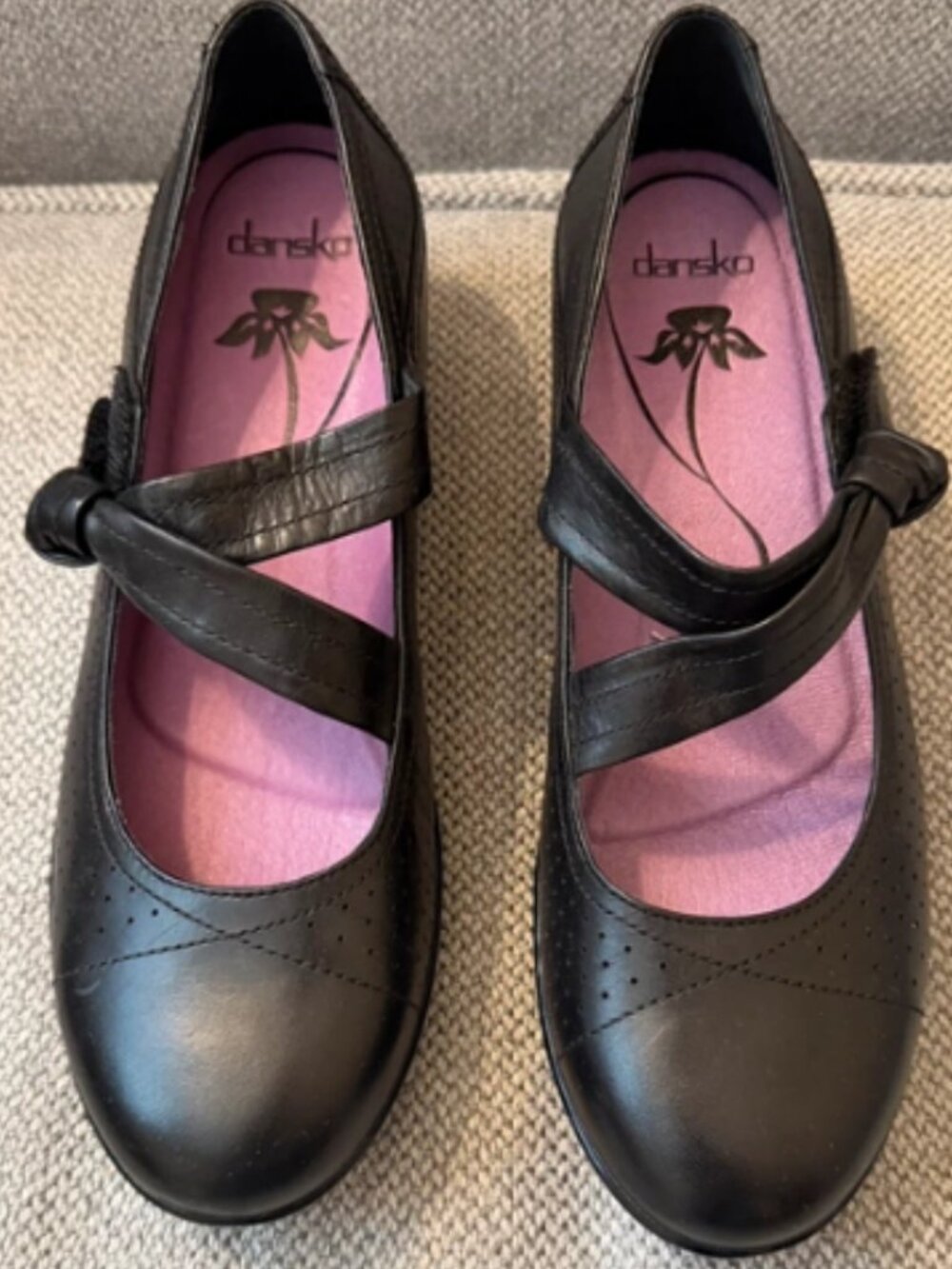 Dansko Deidra Mary Jane flats with perforated details sz 38